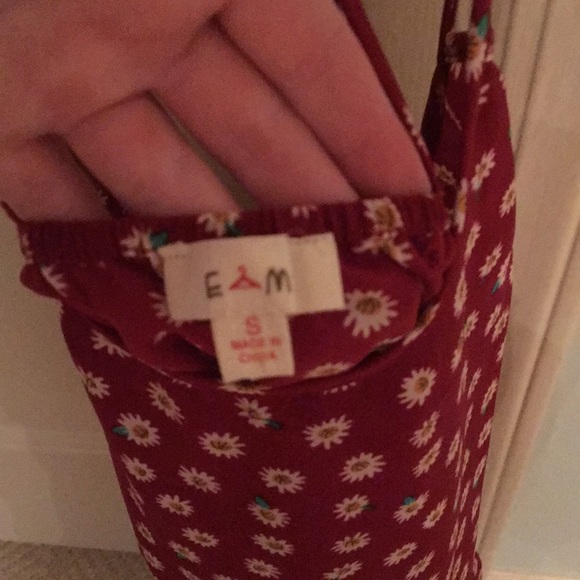 Red daisy top - Picture 3 of 3